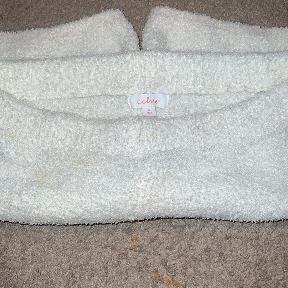Colsie size L fluffy winter white shorts - Picture 4 of 4